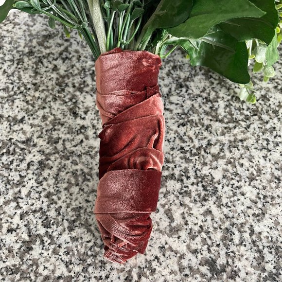 HANDMADE minimalist neutral bridal bouquet - Picture 6 of 8